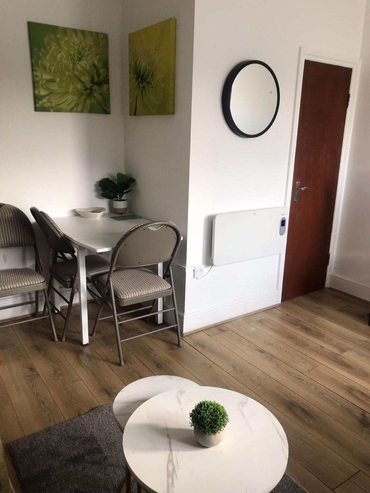 Aspire 1 Bedroom, 3 Single Beds Бристоль Экстерьер фото
