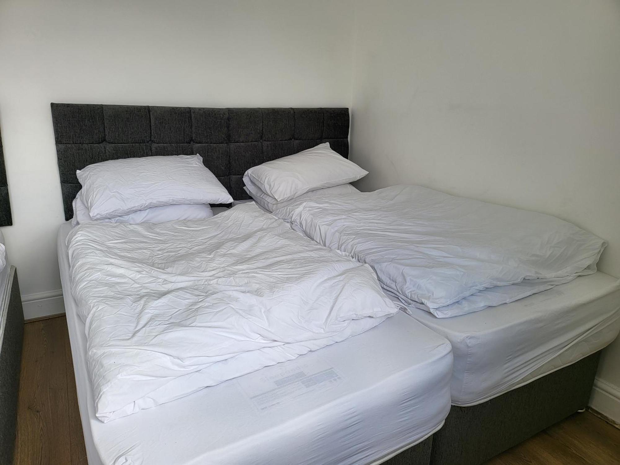 Aspire 1 Bedroom, 3 Single Beds Бристоль Экстерьер фото